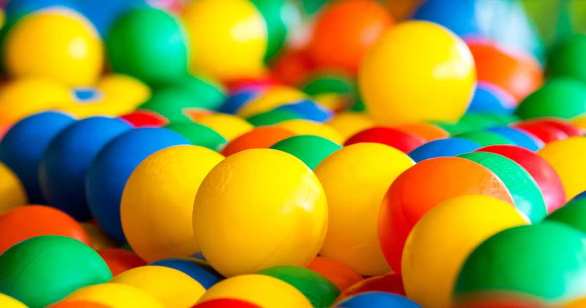最適なプラスチックボールのサイズと色の種類のイメージ